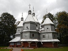 Unescon maailman-perintöluettelon Karpaattien seudun puukirkkoihin lukeutuva Siunatun Neitsyt Marian syntymän kirkko Nyžni Verbižin kylässä.