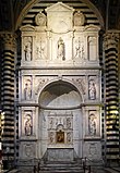 Алтарь Пикколомини. Общий вид. 1481—1485. Статуи работы Микеланджело Буонарроти. 1501—1504. Собор, Сиена
