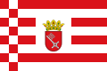 Staatsflagge mit mittlerem Wappen