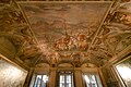 Salon du premier étage, avec, au plafond, Lisbonne assiégée par le Duc d'Albe, par Lazzaro Tavarone, vers 1620.