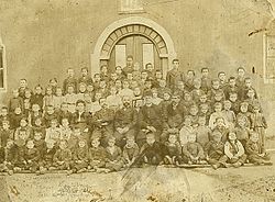 Ученици и учители в българското училище в Горна Джумая преди 1912 година