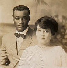 Harry Wills with wife 1918 passport.jpg
