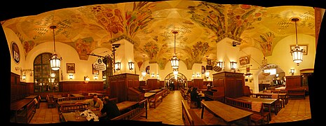 Grande salle de réz de chaussée du Hofbräuhaus am Platzl de Munich