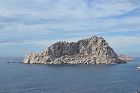 Vue de l'île Maïre avec les Pharillons sur la gauche et l'île Tiboulen de Maïre sur la droite.