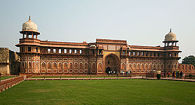 Vista exterior de Jahangiri Mahal, zenana principal do forte.
