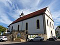 Katholische Barbarakirche mit Friedhof und Friedhofmauer