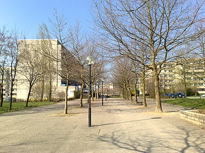 Der Boulevard in Königshufen - so leer wie die Blöcke, die ihn umgeben.