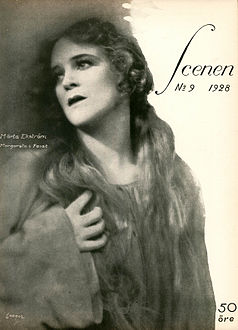 Som Margareta i operan Faust. Foto på omslaget till Scenen 1928.