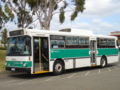 Rechtsgesteuerter O 305 in Perth (Australien)