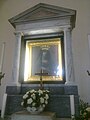 Altare maggiore con immagine della Madonna dei Dolori, per l'egoismo politico