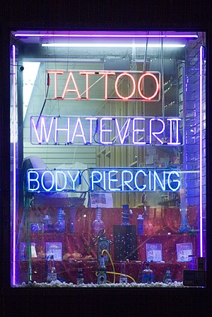 English: Tattoo parlor shop. New York City 2005