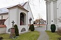 Ölbergkapelle mit Beinhaus, Kreuz und Grabstein