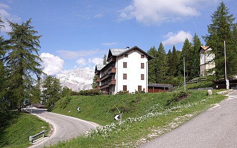 budovy na vrcholu Passo Tre Croci