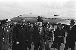 Prime Minister of Poland Piotr Jaroszewicz and Prime Minister Joop den Uyl at Ypenburg Airport on 14 March 1977 Premier Den Uyl begroet Jaroszewicz op Ypenburg, met echgenotes, Bestanddeelnr 929-0703.jpg