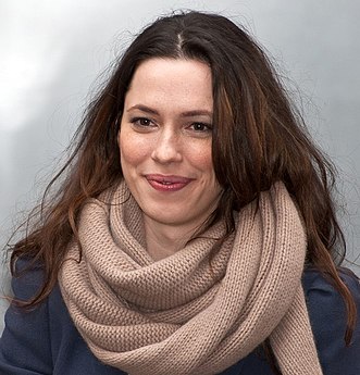 Rebecca Hall was born to a mother of Sioux, African-American, Scottish and Dutch extraction and an English father.[80][81][82][83]