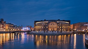 Avec, au fond, l'opéra royal de Stockholm. Janvier 2016.