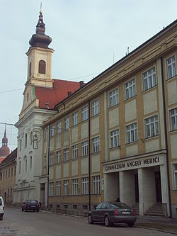 Kostel sv . Anny (uršulínský) a Gymnázium sv. Angely Merici