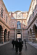 Henry IV courtyard, to the west.