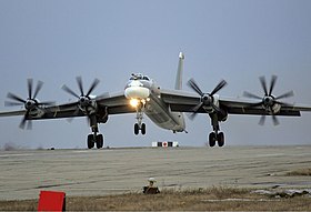 Décollage d'un Tu-95 à Oukraïnka en avril 2006.