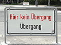 File:Unklares Schild in München.jpeg
