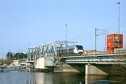 Kvicksundsbron förenar de båda delarna av Kvicksund.