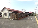 線路側から見た駅舎（2012年9月）