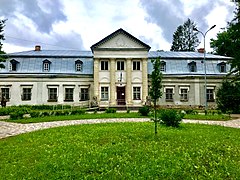 palais Poustomyty classé[5].