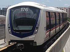 Kereta 176 mendekati Stasiun Lembah Subang