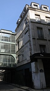 Le magasin 4 à l'angle de la rue de la Monnaie et de la rue Baillet (immeuble de la fin du XVIIe siècle surélevé au XVIIIe siècle[60]).