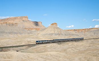 Le California Zephyr d'Amtrak traversant une partie désertique de l'Utah. (définition réelle 4 192 × 2 587)