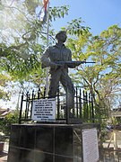 Estatua de Néstor A. Izquierdo, veterano de la brigada 2506 del ejército estadounidense.