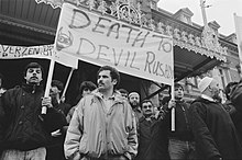 1989 demonstration against "The Satanic Verses" in Den Haag, Netherlands Demonstranten met spandoek, Bestanddeelnr 934-4147.jpg