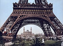 220px-Eiffel_Tower_and_the_Trocadero%2C_Exposition_Universal%2C_1900%2C_Paris%2C_France dans Paris