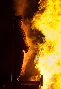 Patung Fawkes, dibakar pada 5 November 2010 di Billericay