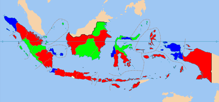 Map of the gubernatorial elections by year. Provinces in red held gubernatorial elections in 2018. Indonesia local elections provinces.png