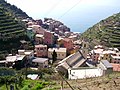 Ansicht von Manarola mit der Kirche San Lorenzo im Vordergrund