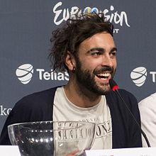 Марко Менгони на пресс-конференции за три дня до конкурса песни «Евровидение-2013» в Мальмё.