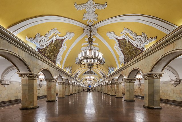 Станция метро «Комсомольская-кольцевая» в Москве