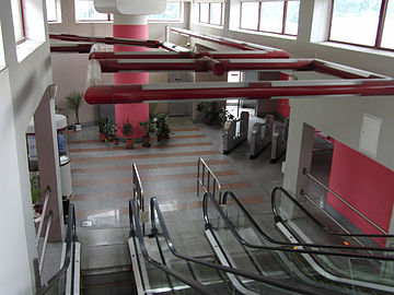 Эскалаторы на 1 этаже