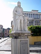 Estatua do rei Silo en Pravia