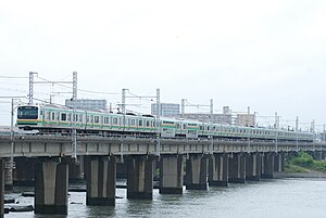 跨過相模川橋樑的東海道線列車 茅崎－平塚之間