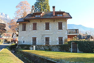 Villa Santa-Maria et l'inscription GLORIOSES VIRGINIMRIES et BATOMVRITIO (1528).