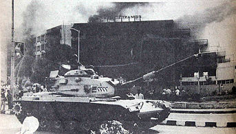 دبابة في القاهرة عام 1986 خلال أحداث الأمن المركزي