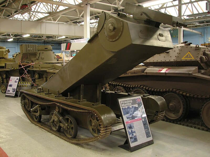 800px-Universal_Carrier_Praying_Mantis_1_Bovington.jpg