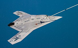 X-47B во время дозаправки в воздухе над Атлантическим океаном в апреле 2015