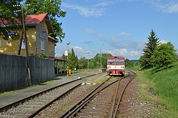 Stanice Zborovice s motorovým vozem řady 810