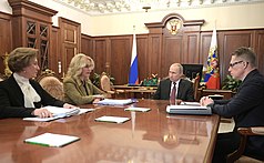 Soveshchanie o merakh po bor'be s rasprostraneniem koronavirusa v Rossii (V. Putin).jpg