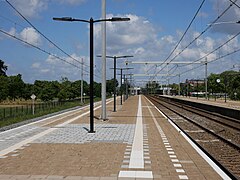 Voorschoten, instandgesetzter Inselbahnsteig