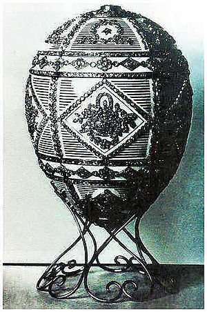 Пасхальное яйцо, сюрприз — бюст Александра III