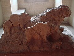 Reproducción de bisontes hechos de arcilla (Magdaleniense), cueva de Tuc d'Audoubert en Ariège
